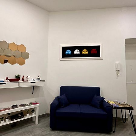 B&B I Tre Santi Napoli Bagian luar foto
