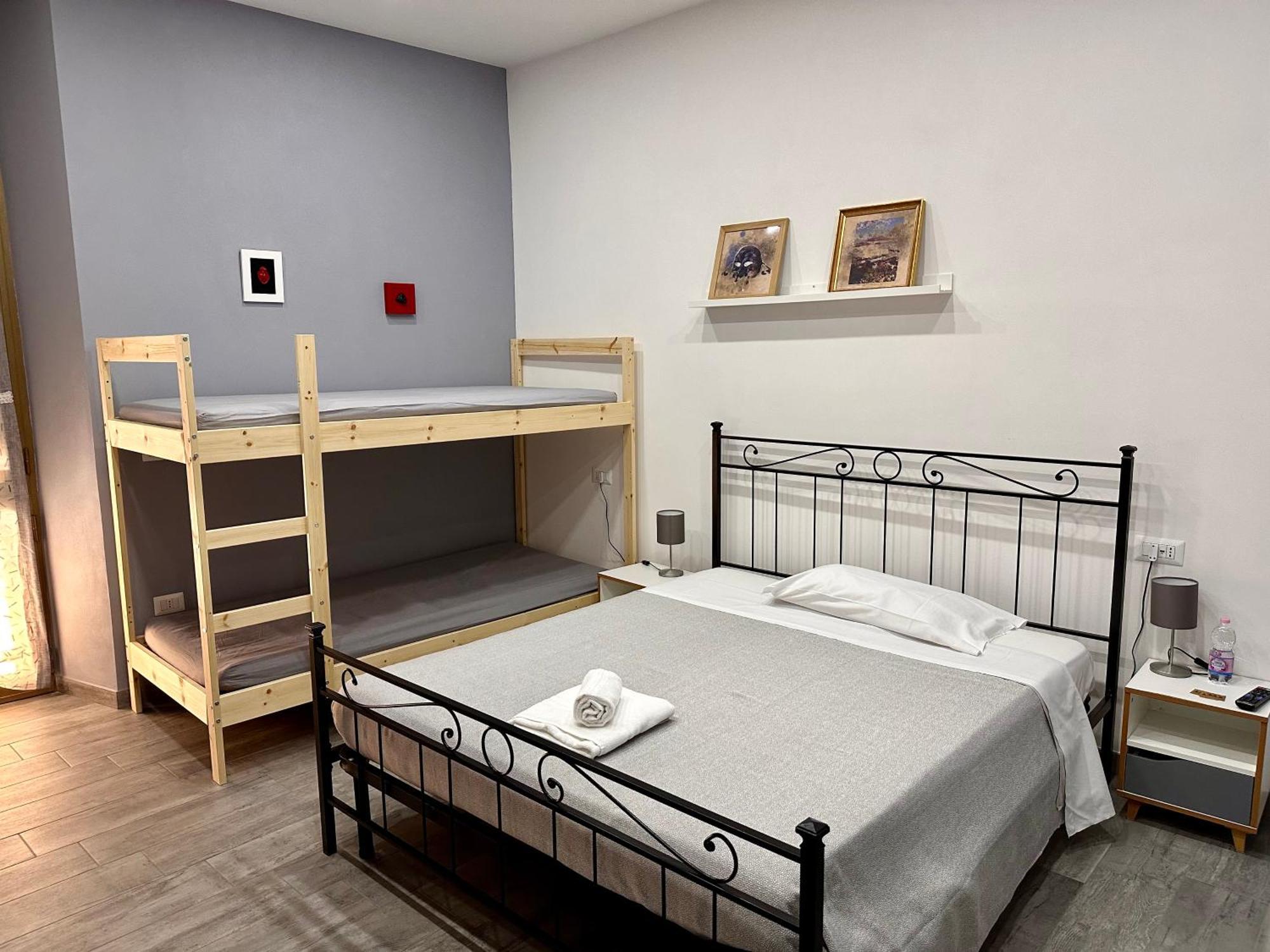 B&B I Tre Santi Napoli Bagian luar foto