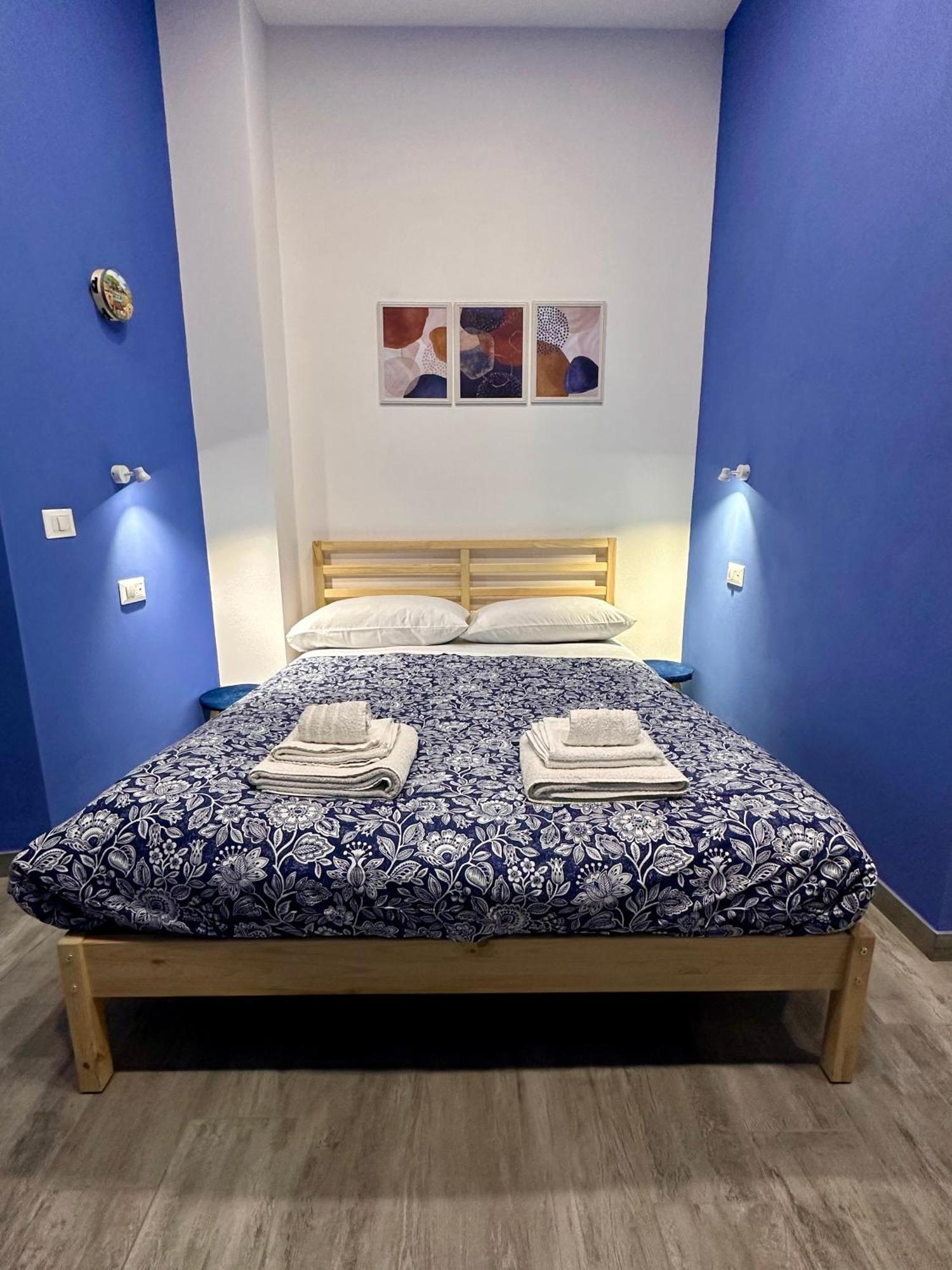 B&B I Tre Santi Napoli Bagian luar foto