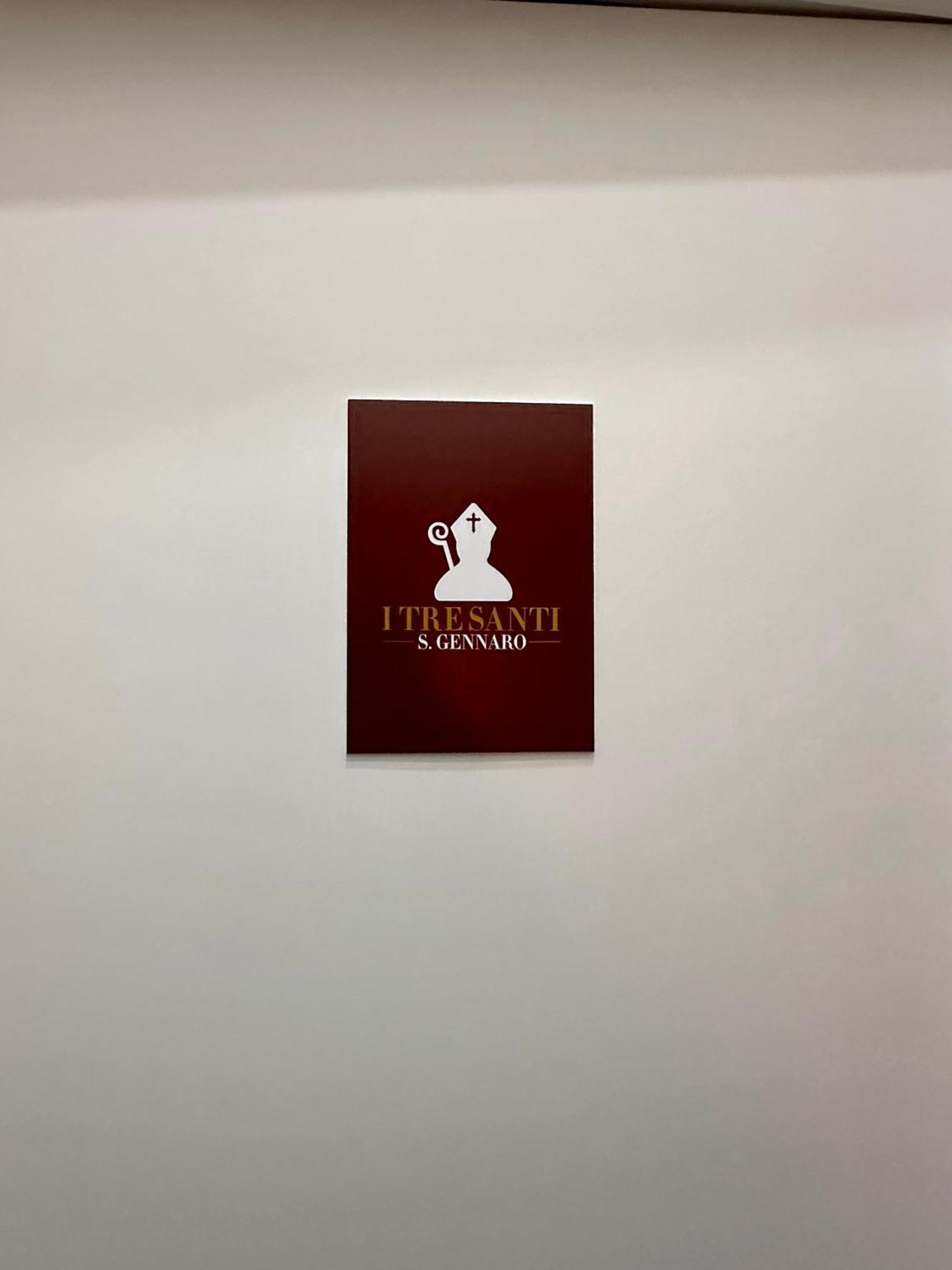 B&B I Tre Santi Napoli Bagian luar foto