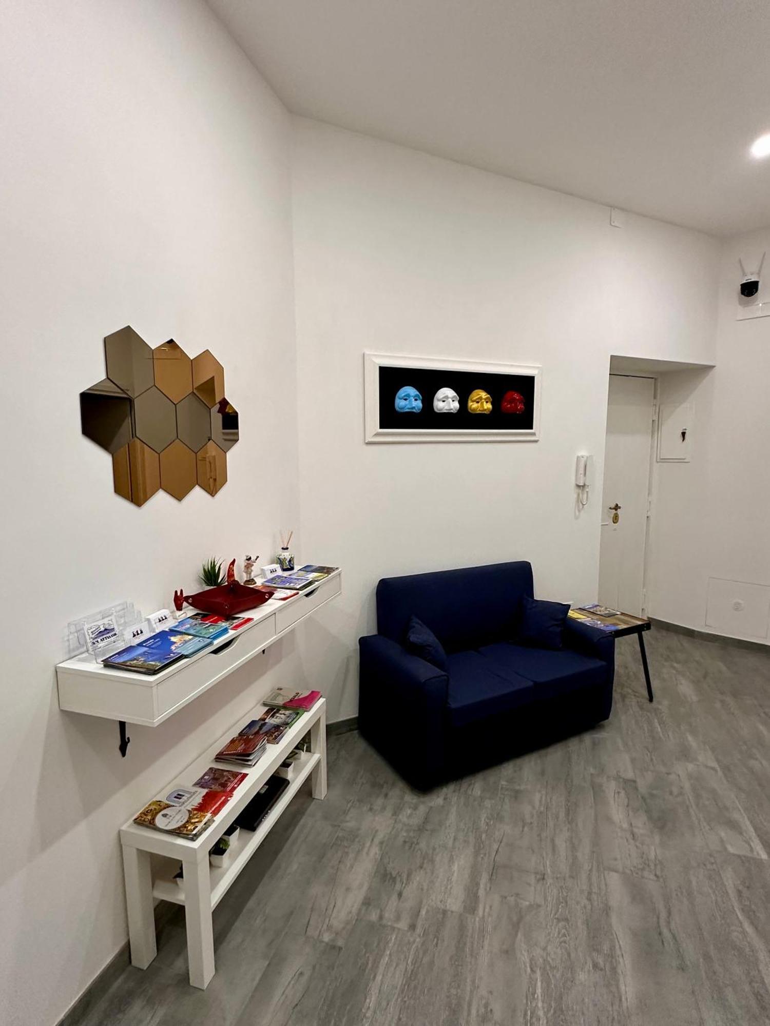 B&B I Tre Santi Napoli Bagian luar foto