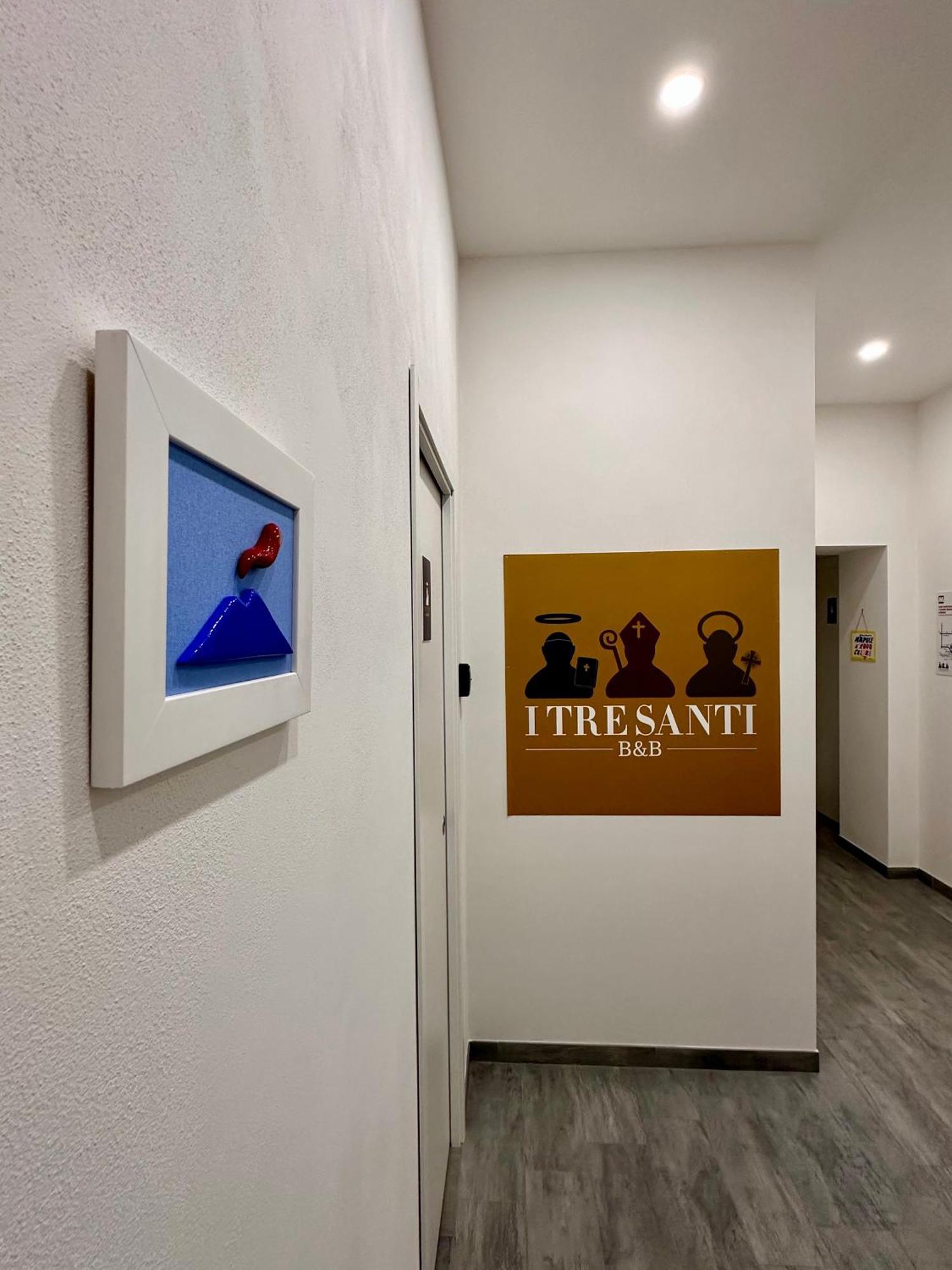 B&B I Tre Santi Napoli Bagian luar foto