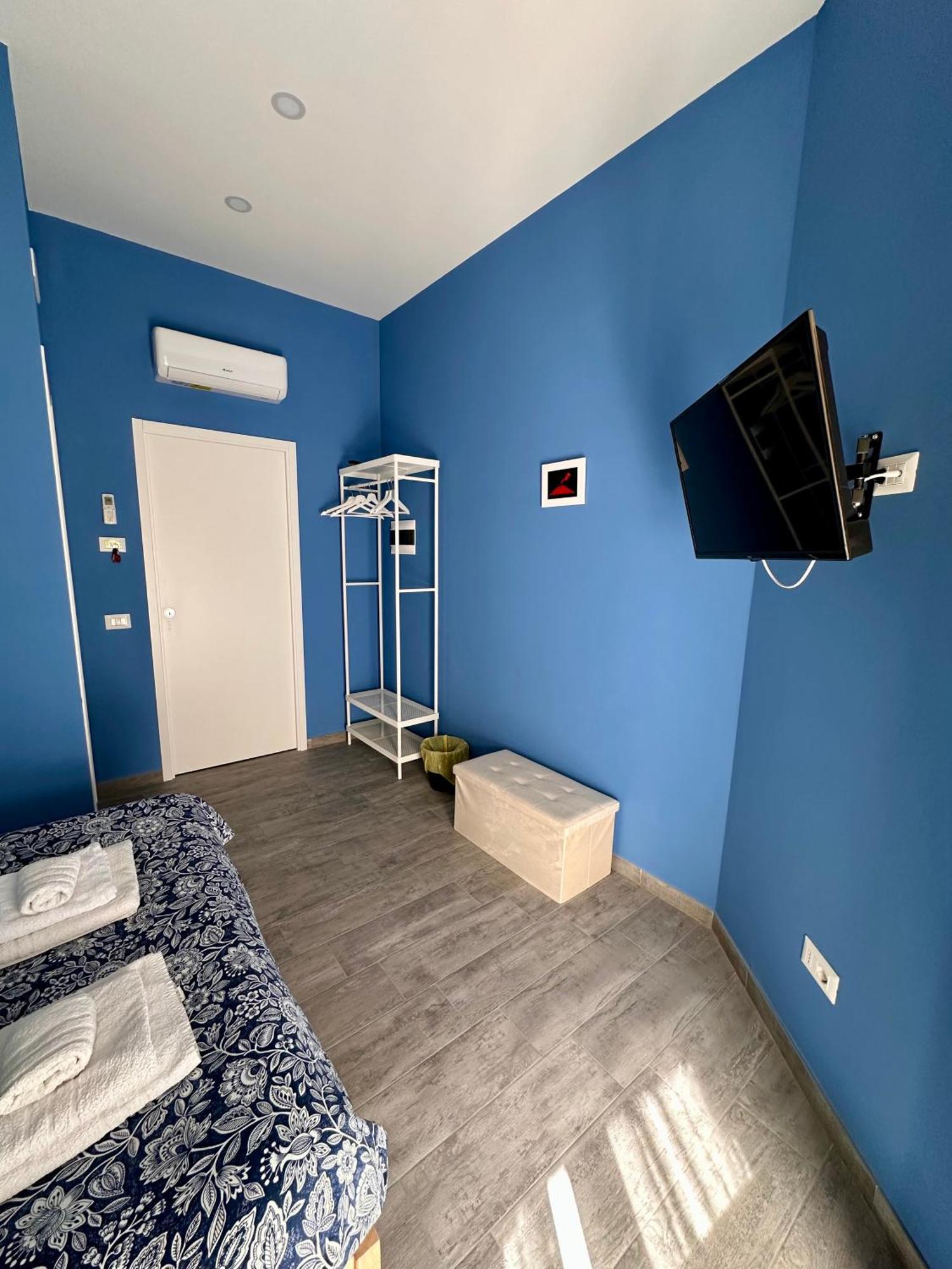 B&B I Tre Santi Napoli Bagian luar foto