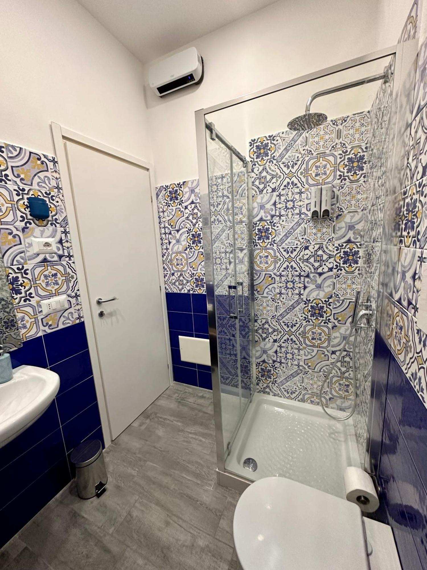 B&B I Tre Santi Napoli Bagian luar foto