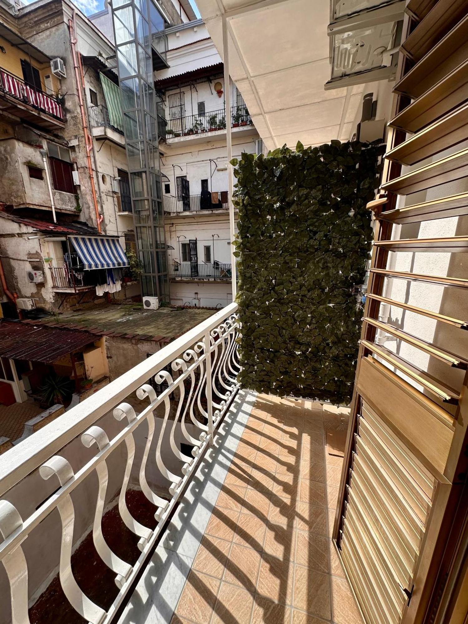 B&B I Tre Santi Napoli Bagian luar foto